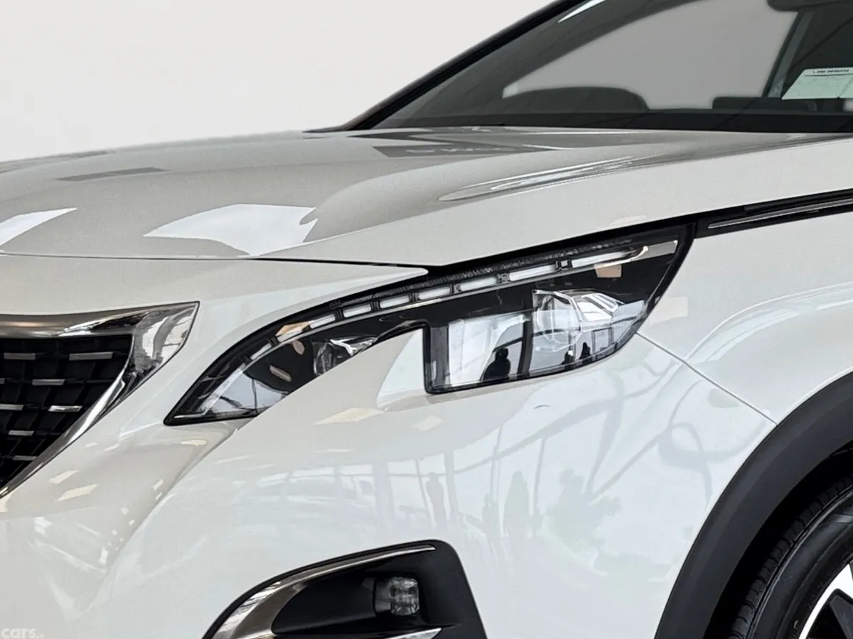 Peugeot 5008 MPV, Diesel, 2020, White