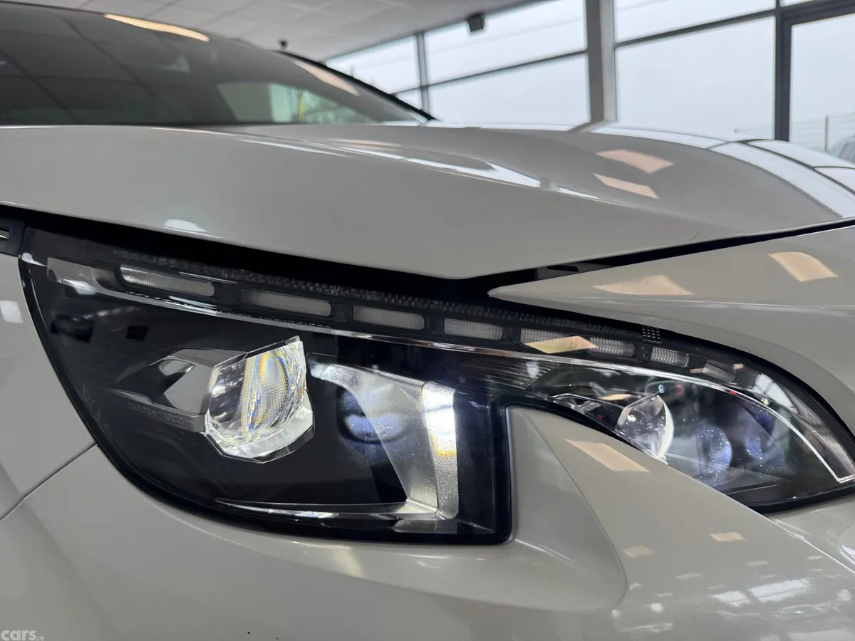 Peugeot 5008 MPV, Diesel, 2020, White