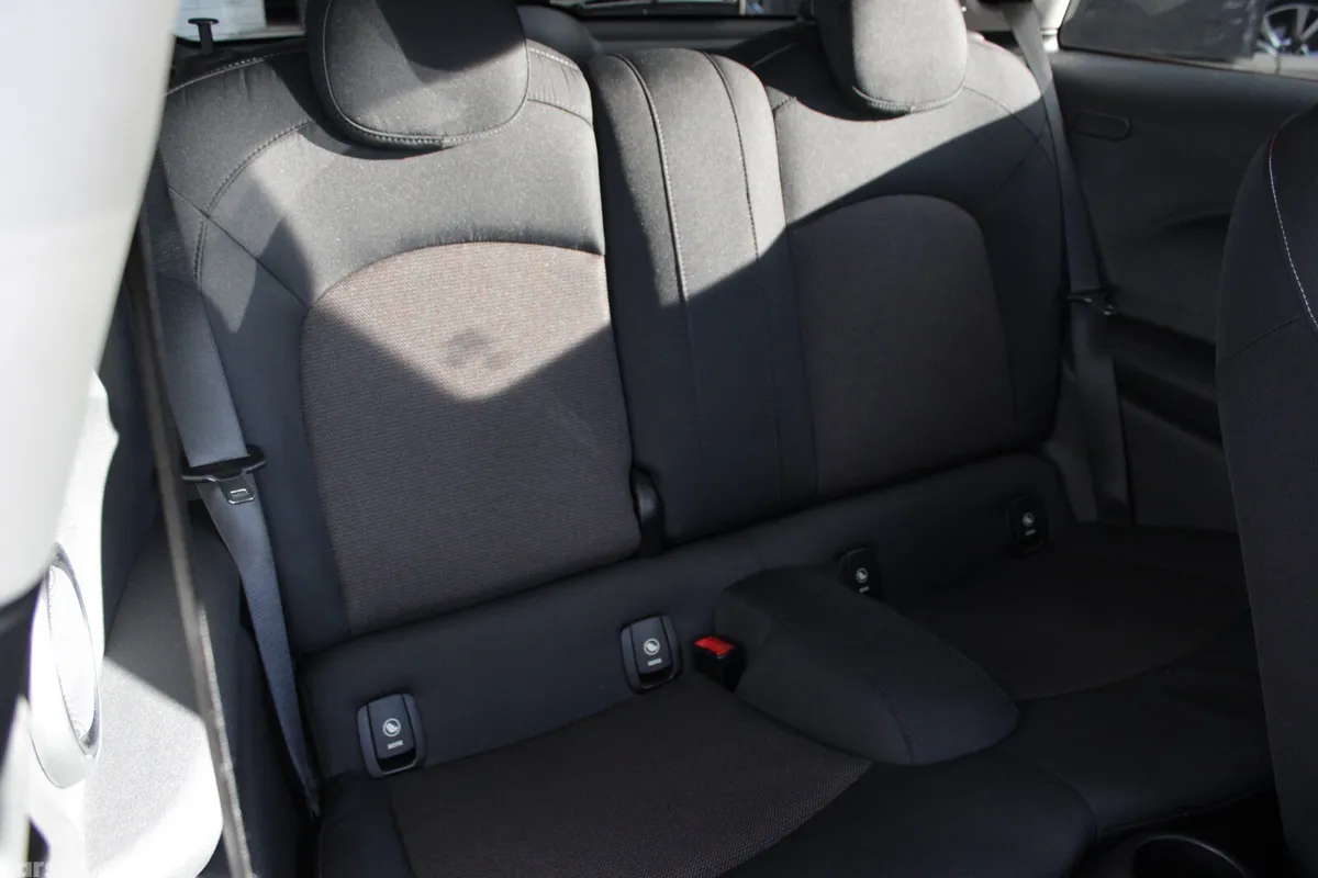 Mini Cooper Hatchback, Diesel, 2018, Silver