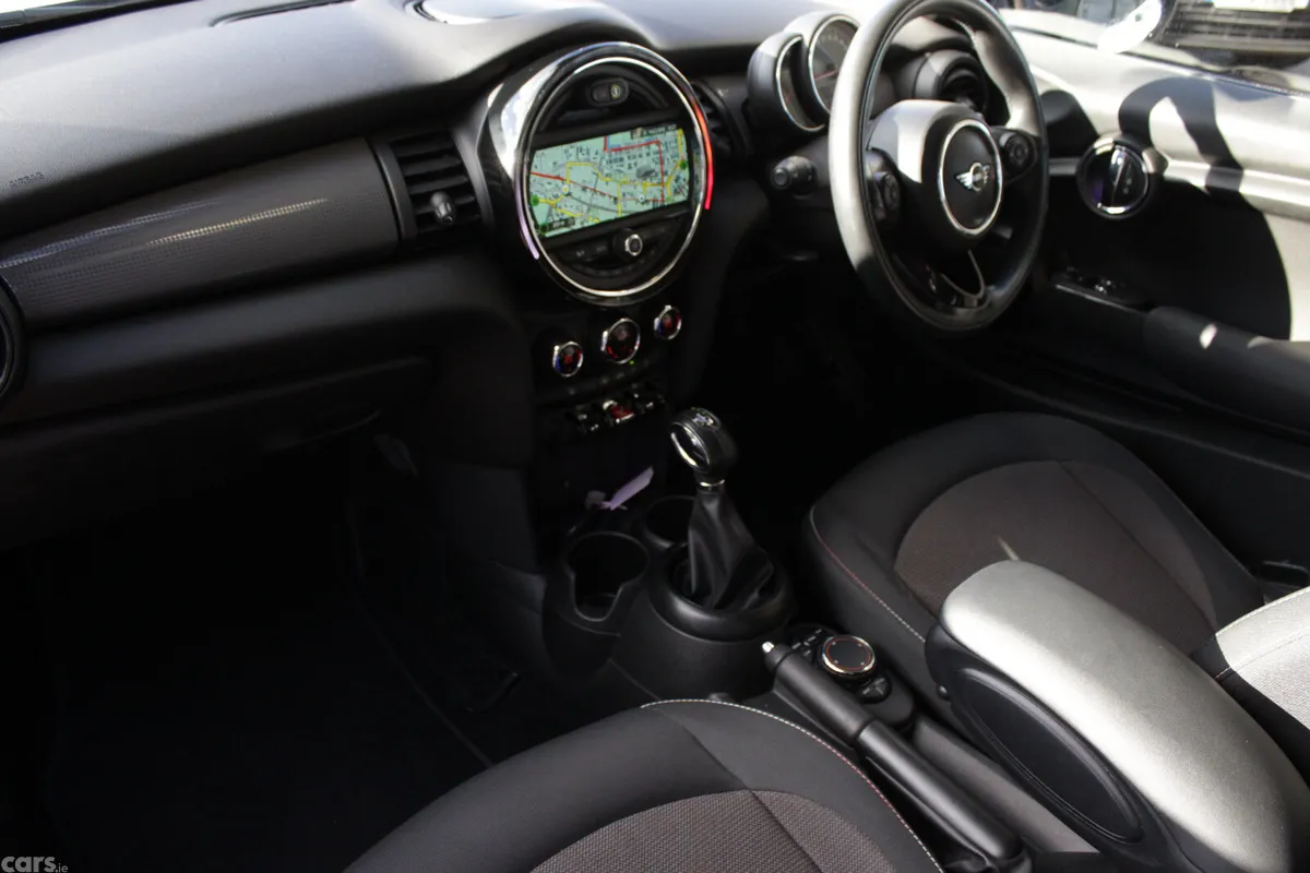 Mini Cooper Hatchback, Diesel, 2018, Silver