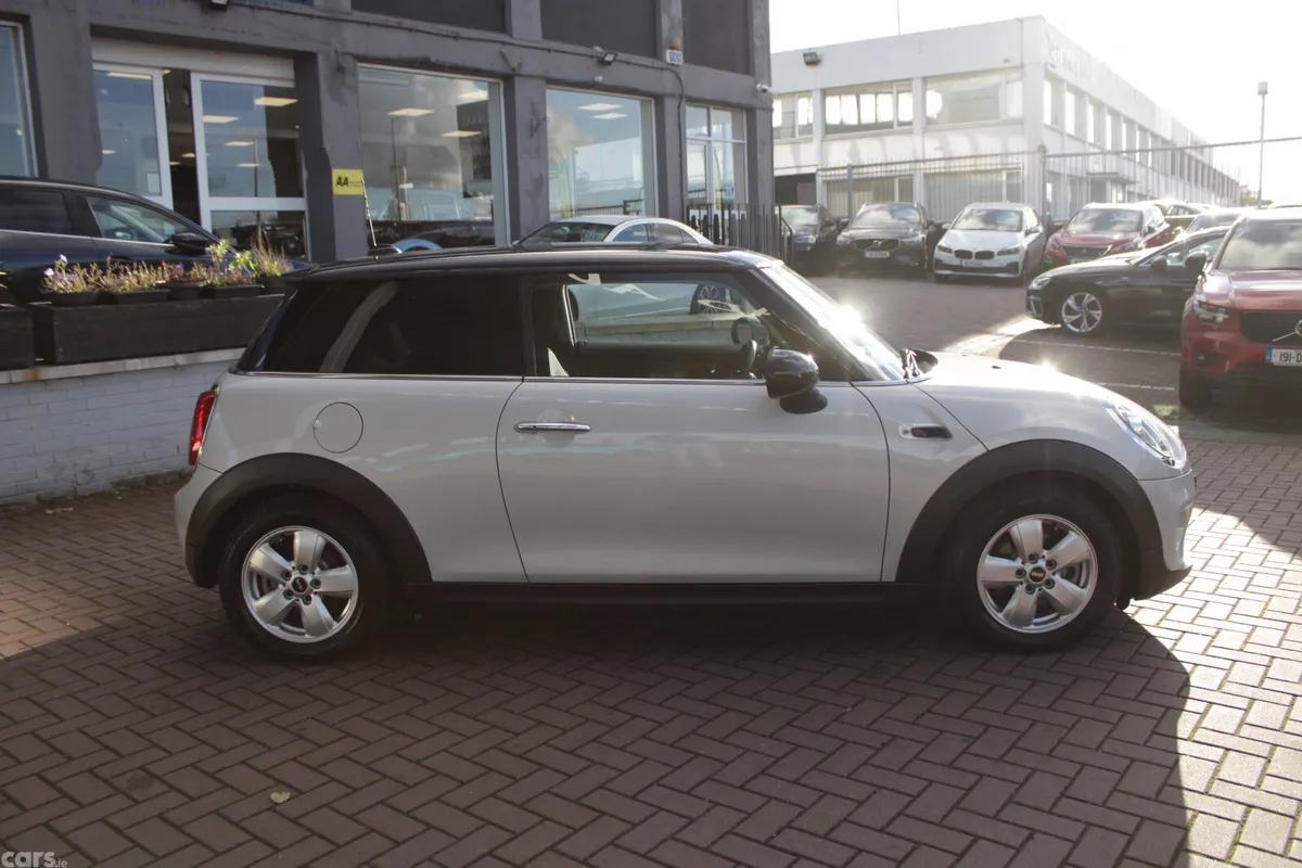 Mini Cooper Hatchback, Diesel, 2018, Silver