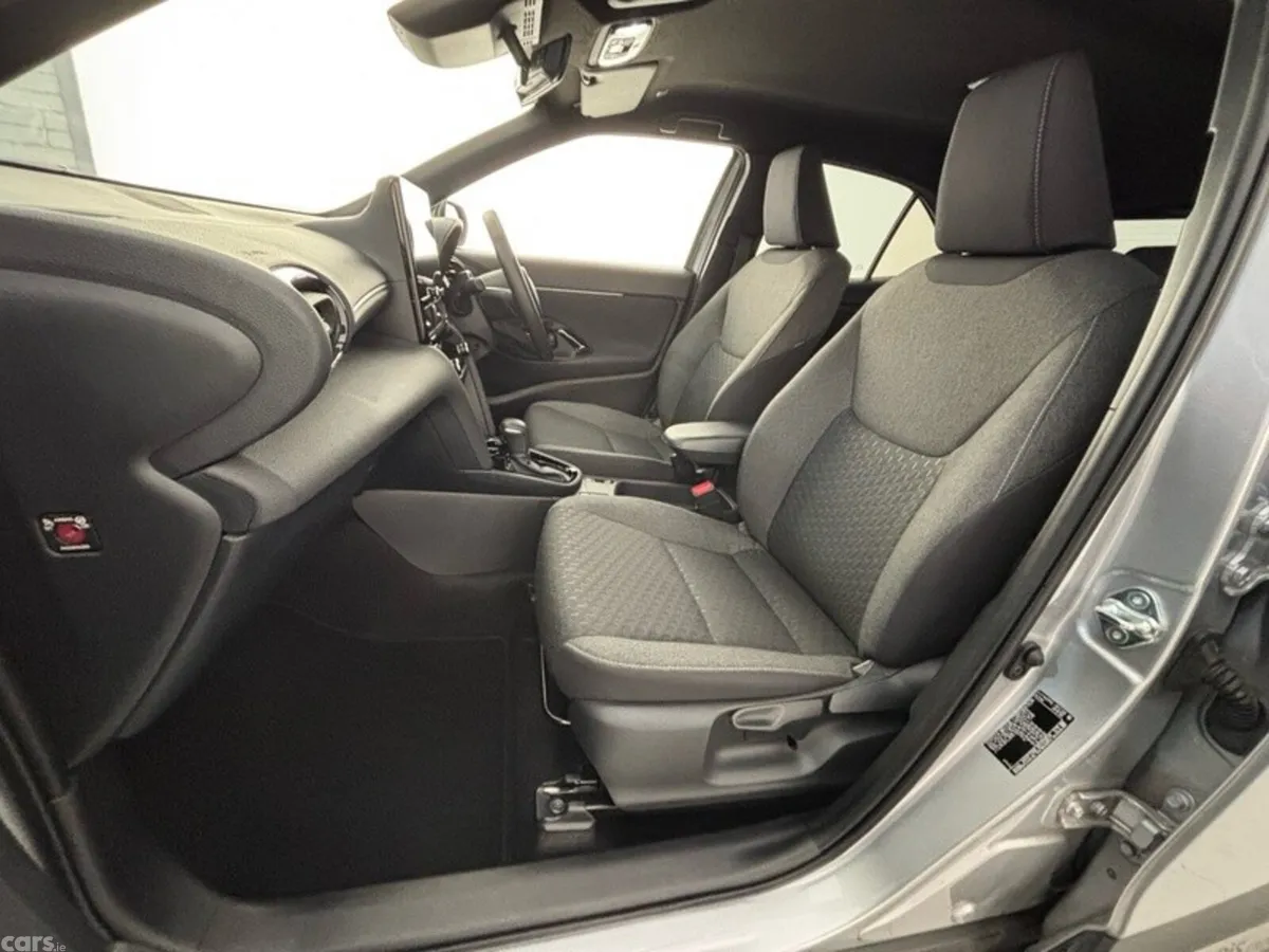Toyota Yaris Cross Hatchback, Petrol Hybrid, 2026, Grey