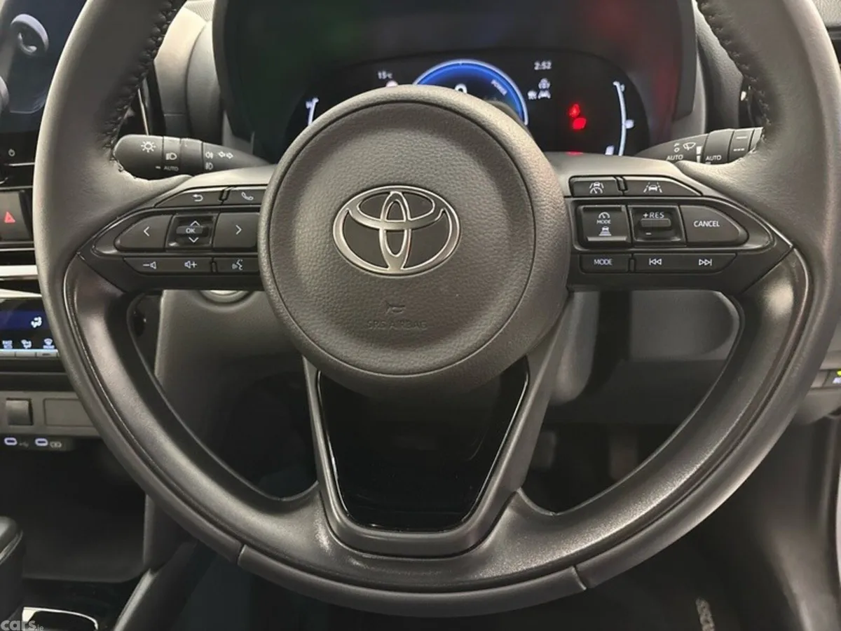 Toyota Yaris Cross Hatchback, Petrol Hybrid, 2026, Grey