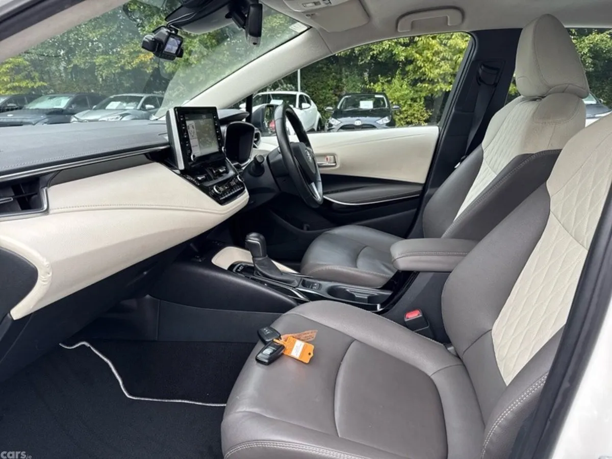 Toyota Corolla Saloon, Petrol Hybrid, 2020, White