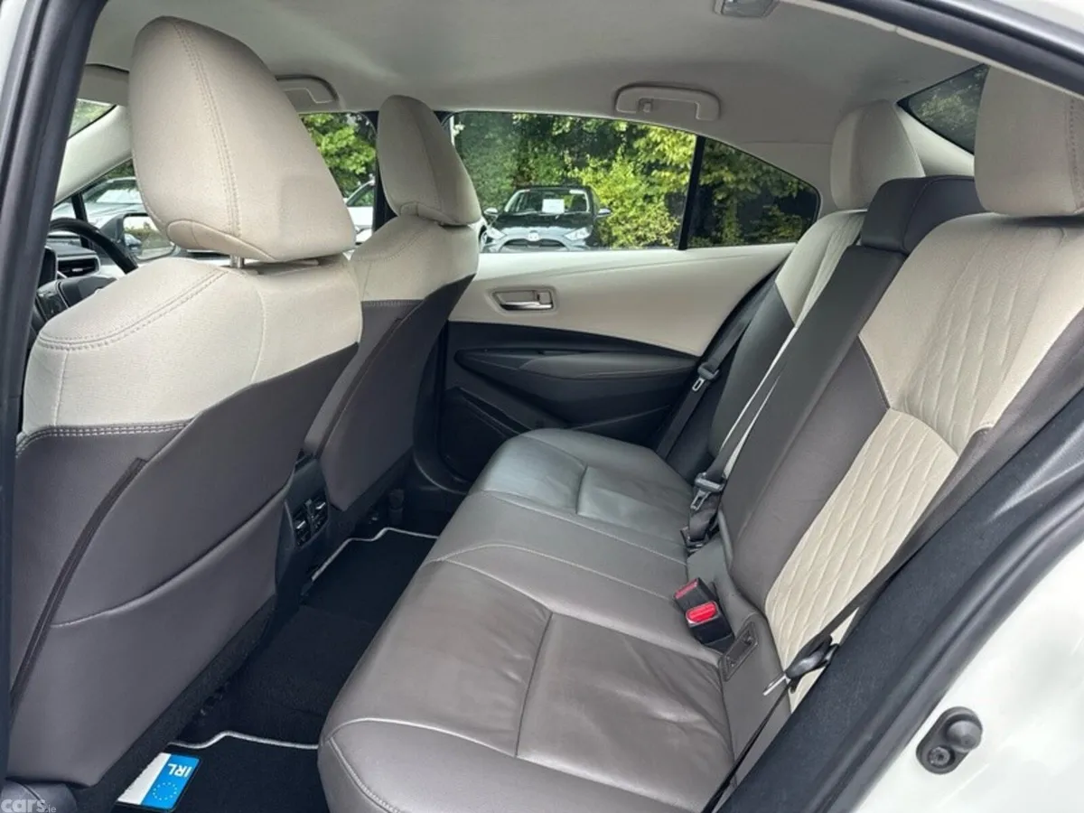 Toyota Corolla Saloon, Petrol Hybrid, 2020, White