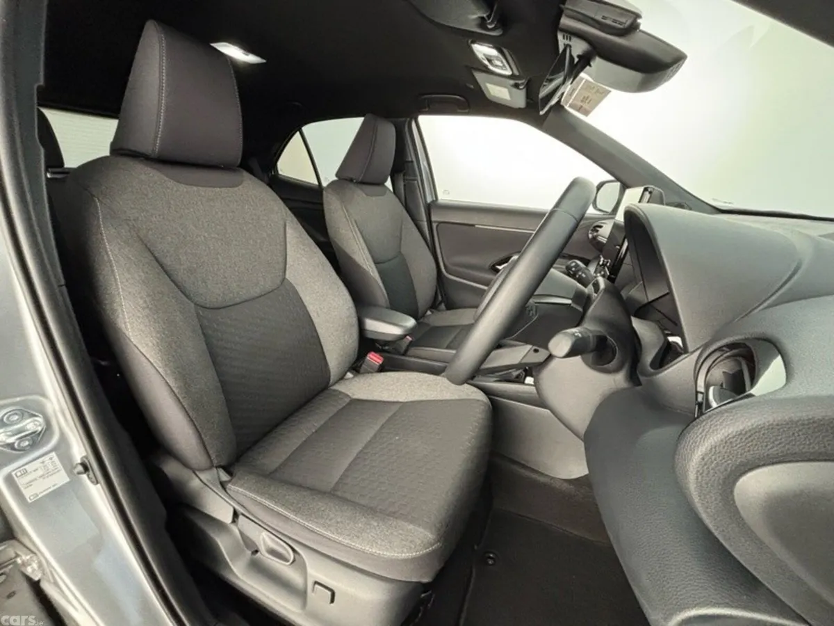 Toyota Yaris Cross Hatchback, Petrol Hybrid, 2026, Grey