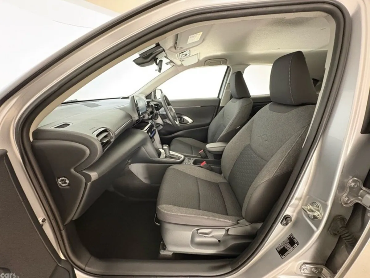 Toyota Yaris Cross SUV, Petrol Hybrid, 2023, Grey
