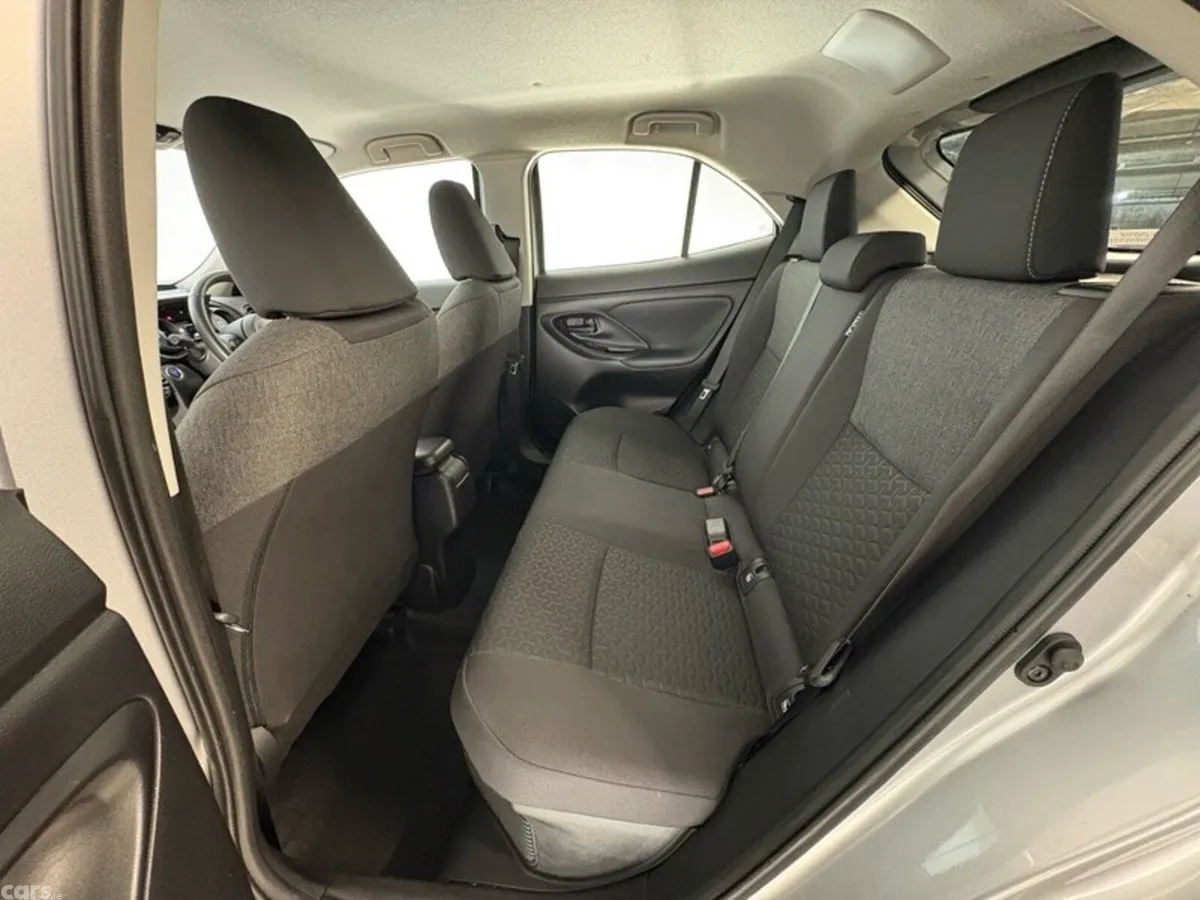 Toyota Yaris Cross SUV, Petrol Hybrid, 2023, Grey