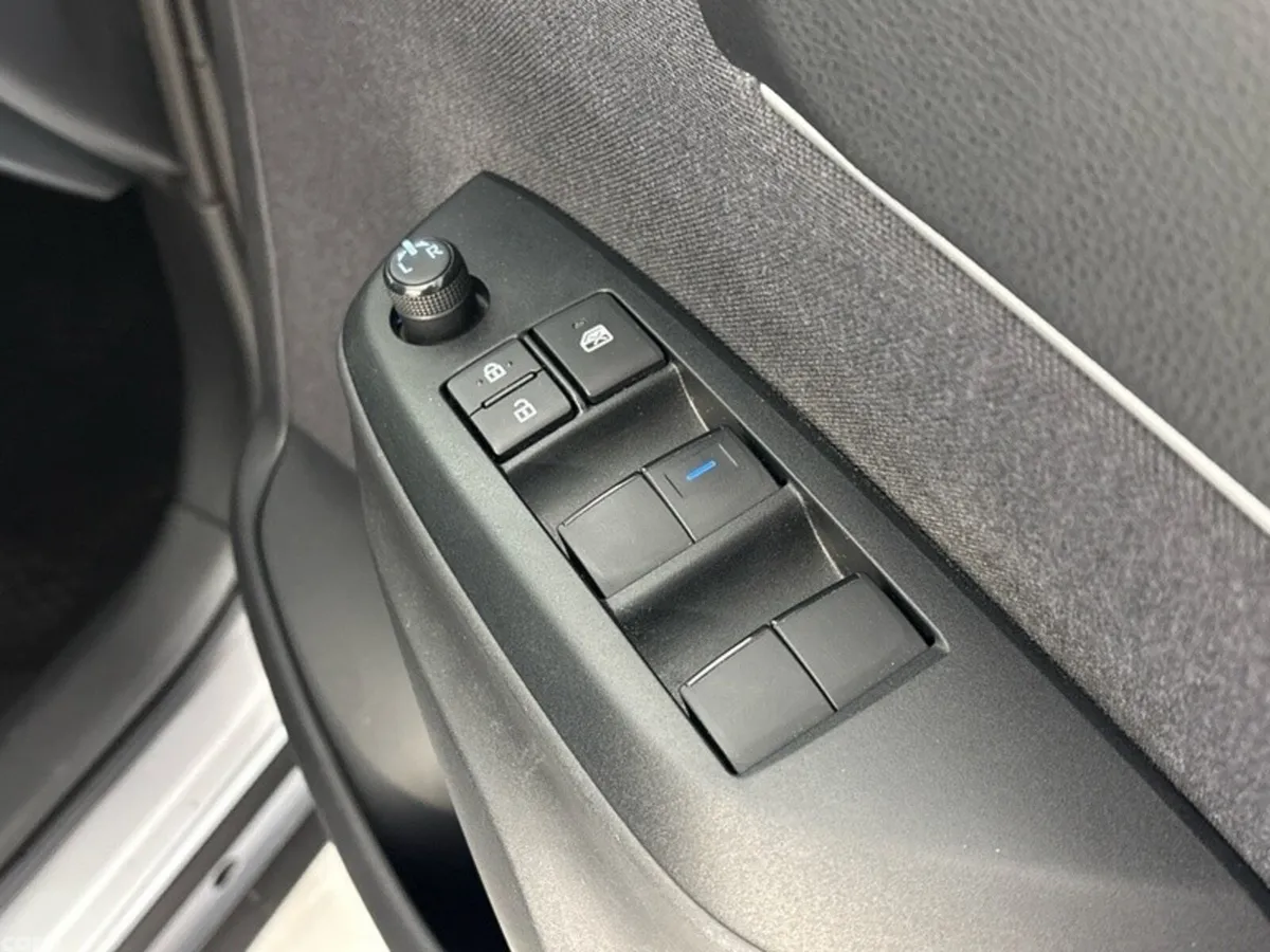 Toyota Yaris Cross SUV, Petrol Hybrid, 2023, Grey