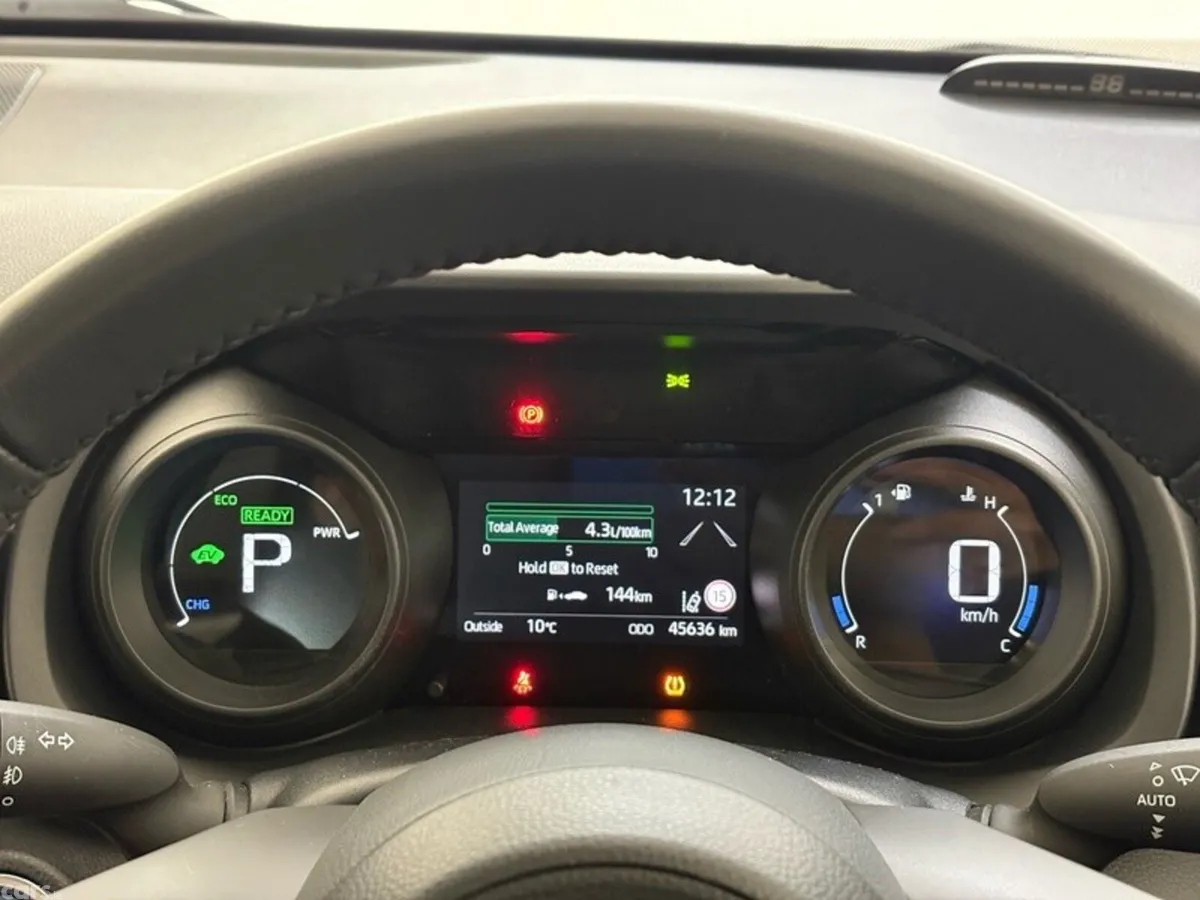 Toyota Yaris Cross SUV, Petrol Hybrid, 2023, Grey
