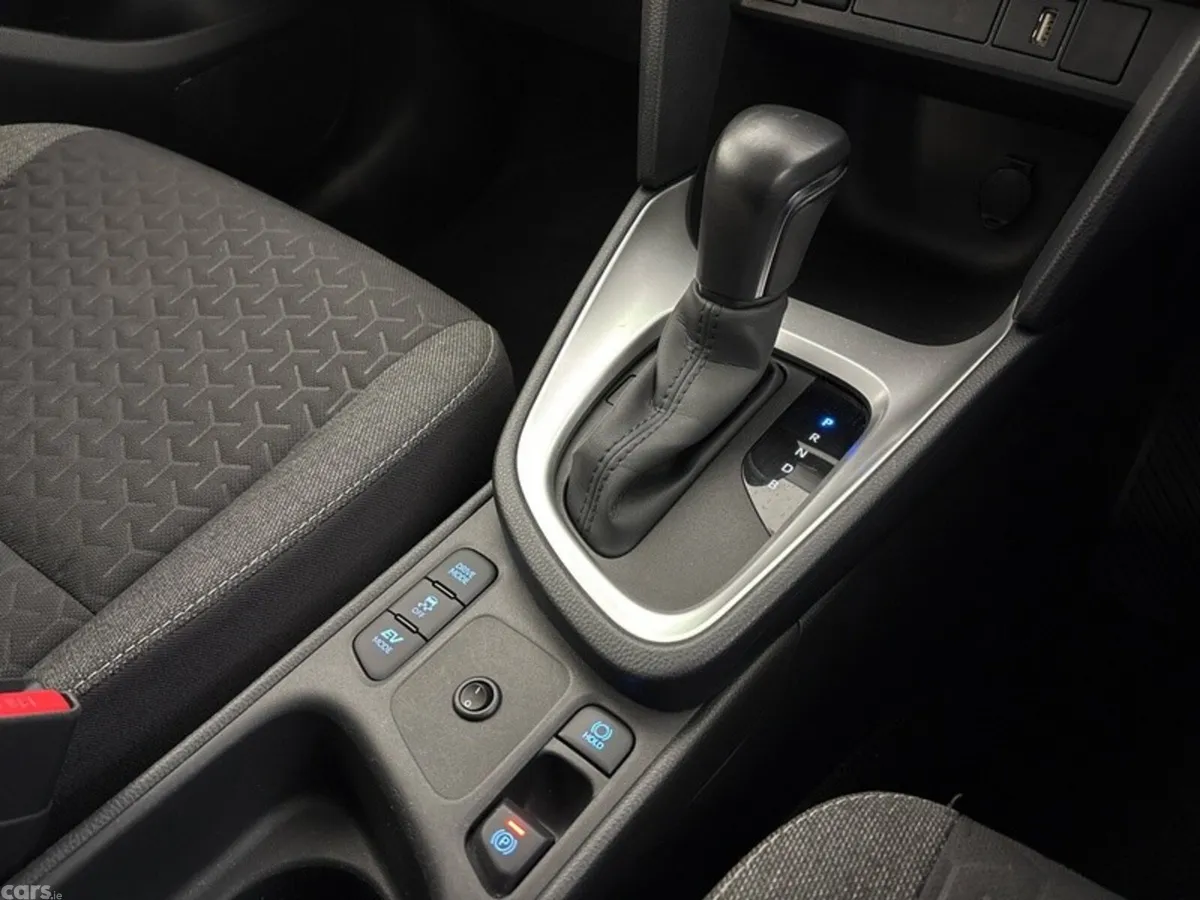 Toyota Yaris Cross SUV, Petrol Hybrid, 2023, Grey