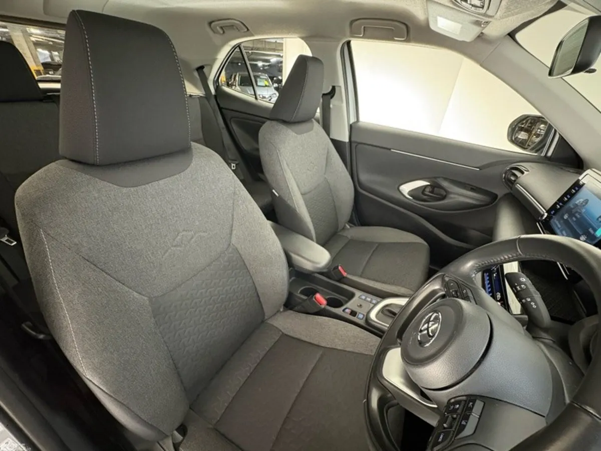 Toyota Yaris Cross SUV, Petrol Hybrid, 2023, Grey