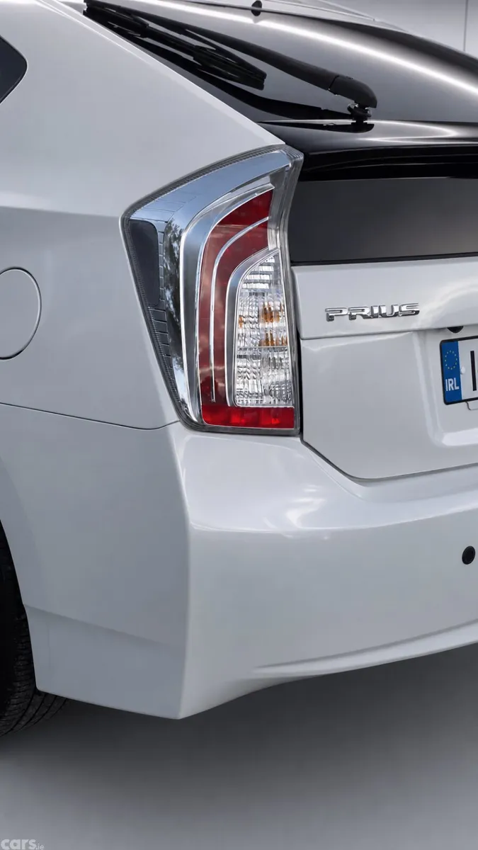 Toyota Prius Hatchback, Petrol Hybrid, 2015, White