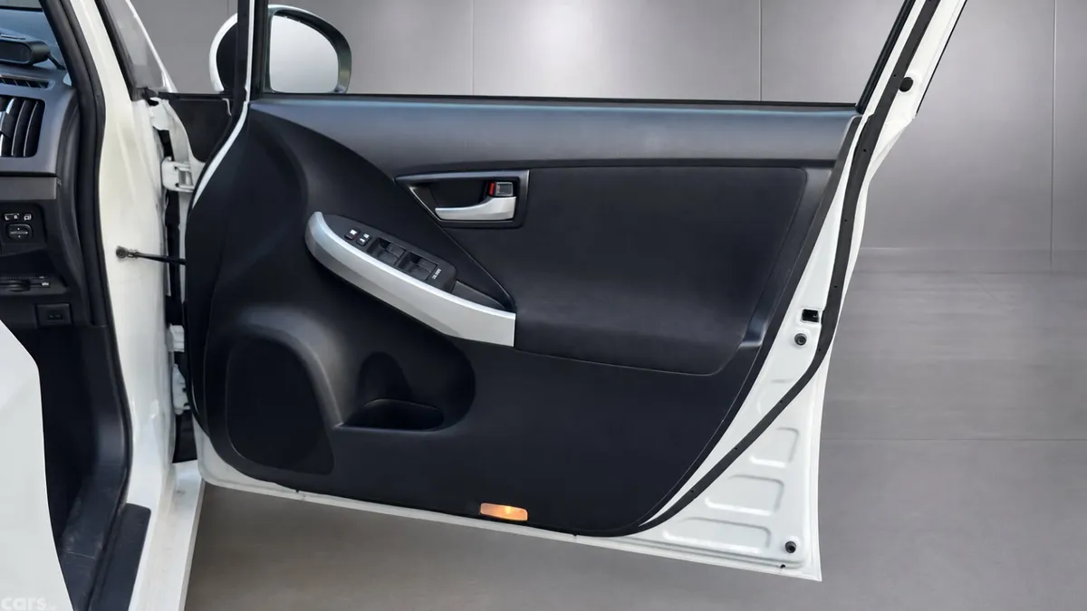 Toyota Prius Hatchback, Petrol Hybrid, 2015, White