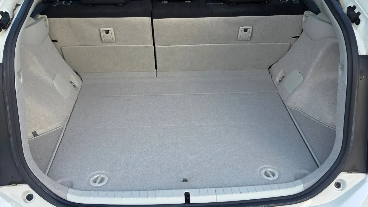 Toyota Prius Hatchback, Petrol Hybrid, 2015, White