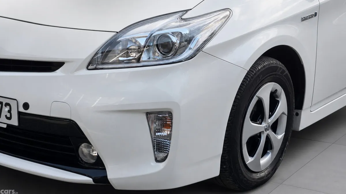 Toyota Prius Hatchback, Petrol Hybrid, 2015, White