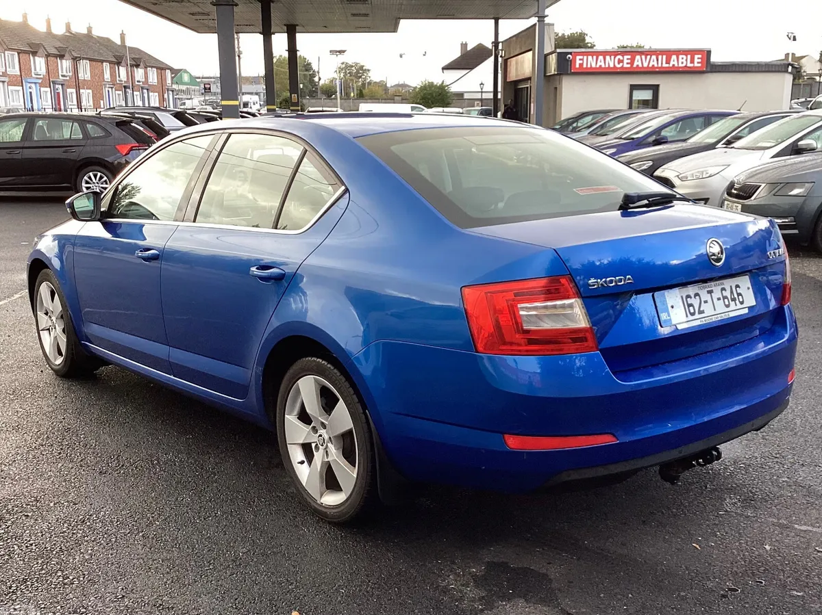 Skoda Octavia Saloon, Diesel, 2016, Blue