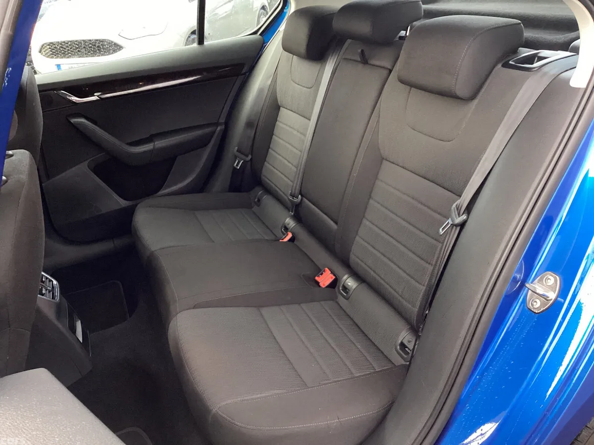 Skoda Octavia Saloon, Diesel, 2016, Blue