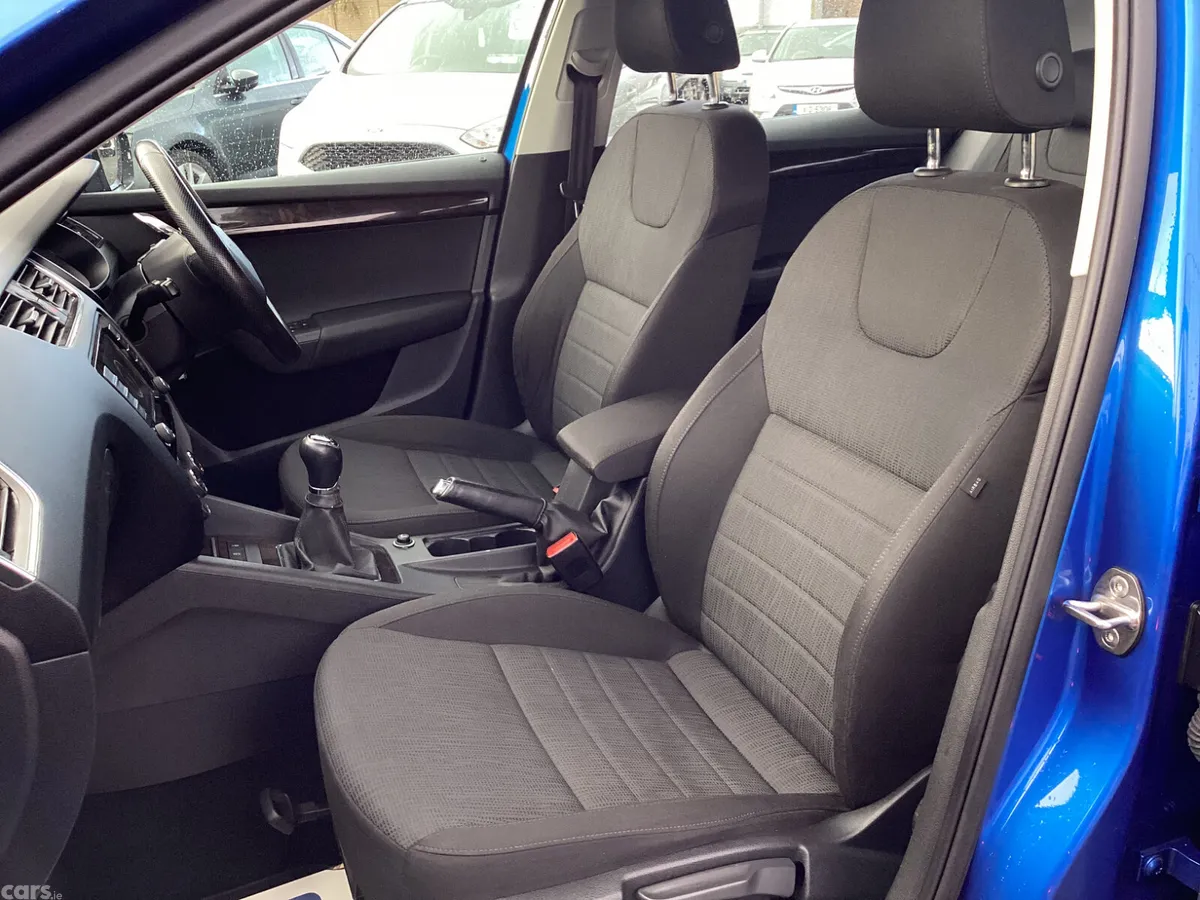 Skoda Octavia Saloon, Diesel, 2016, Blue