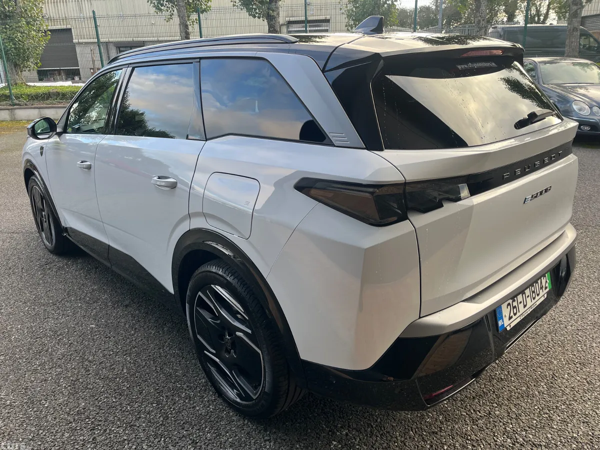 Peugeot 5008 MPV, Electric, 2026, White