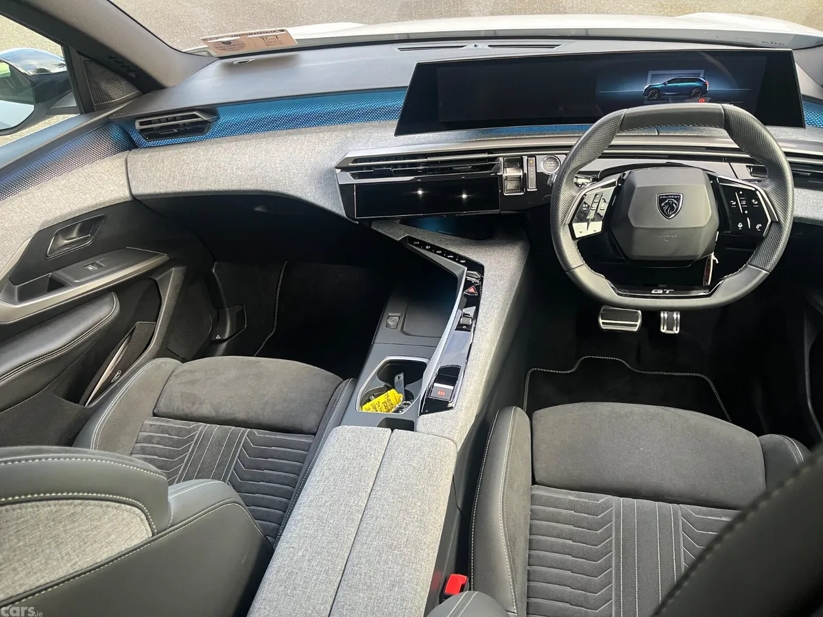 Peugeot 5008 MPV, Electric, 2026, White