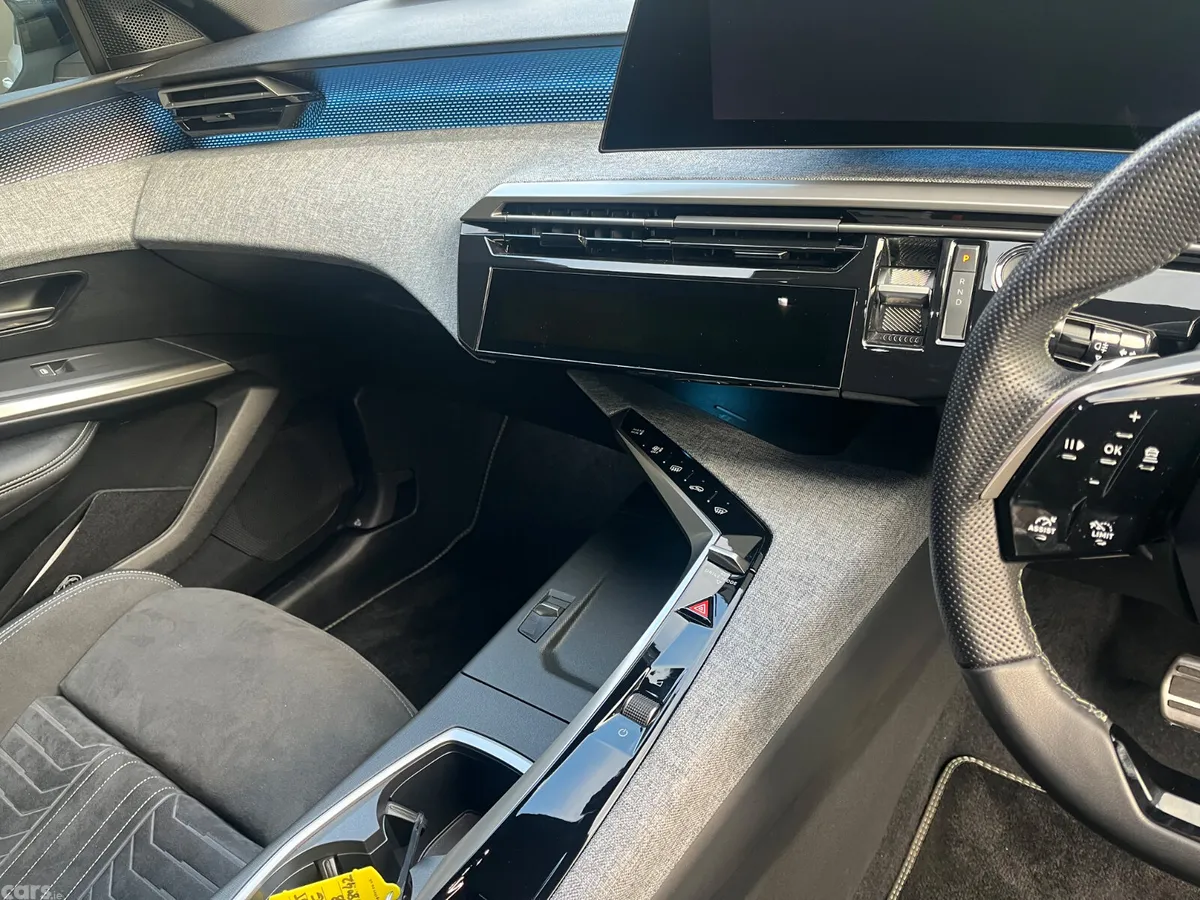 Peugeot 5008 MPV, Electric, 2026, White