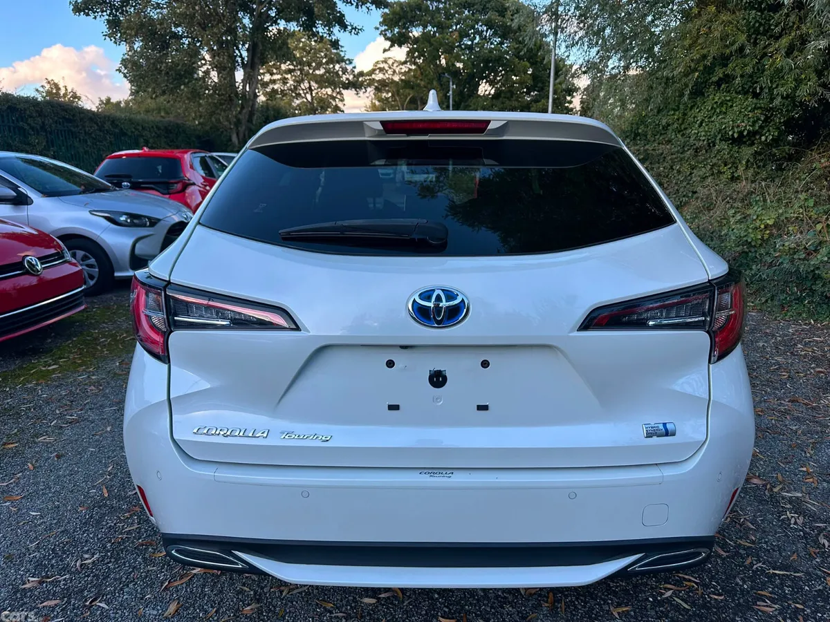 Toyota Corolla Estate, Petrol Hybrid, 2020, White