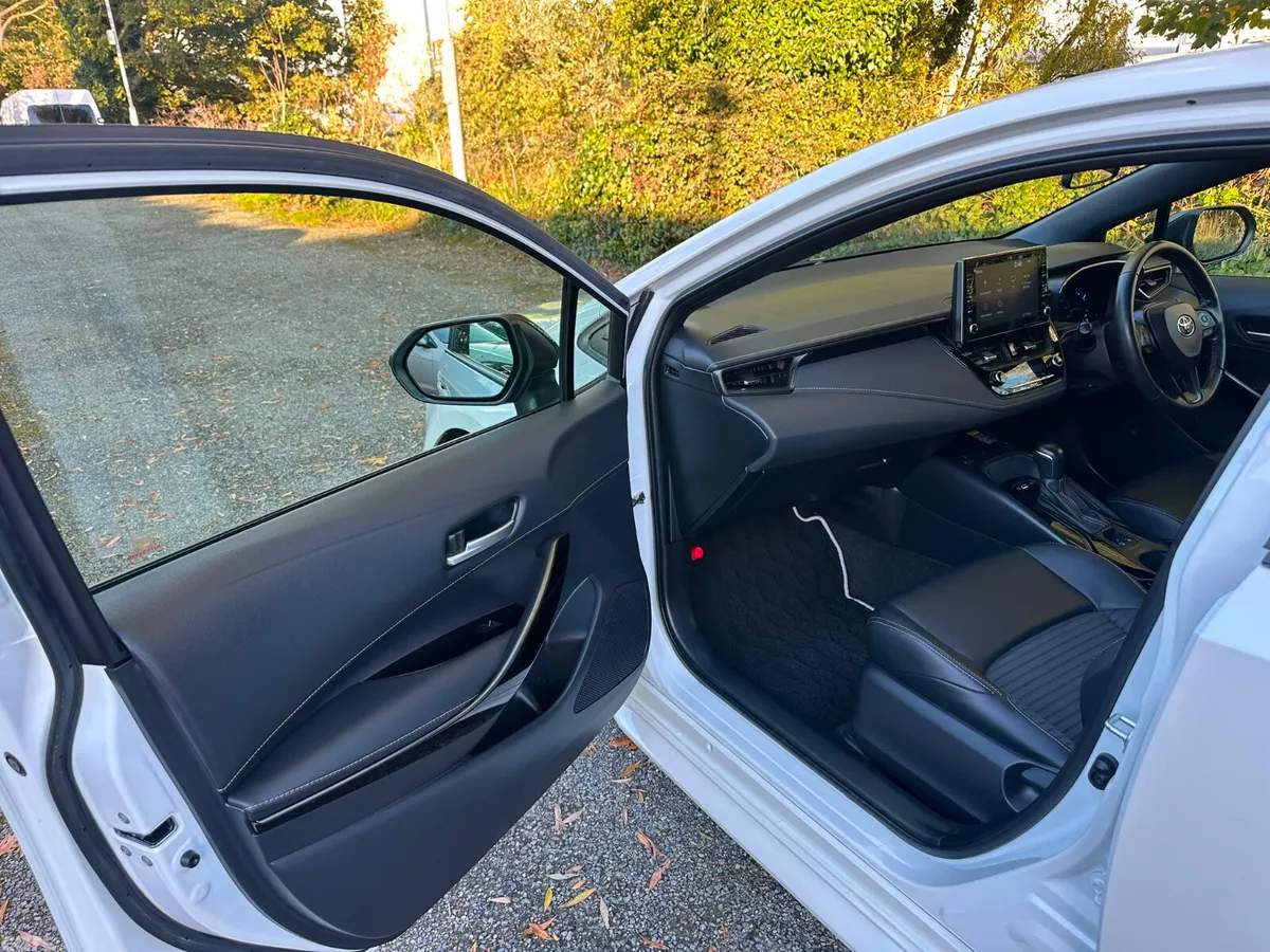 Toyota Corolla Estate, Petrol Hybrid, 2020, White