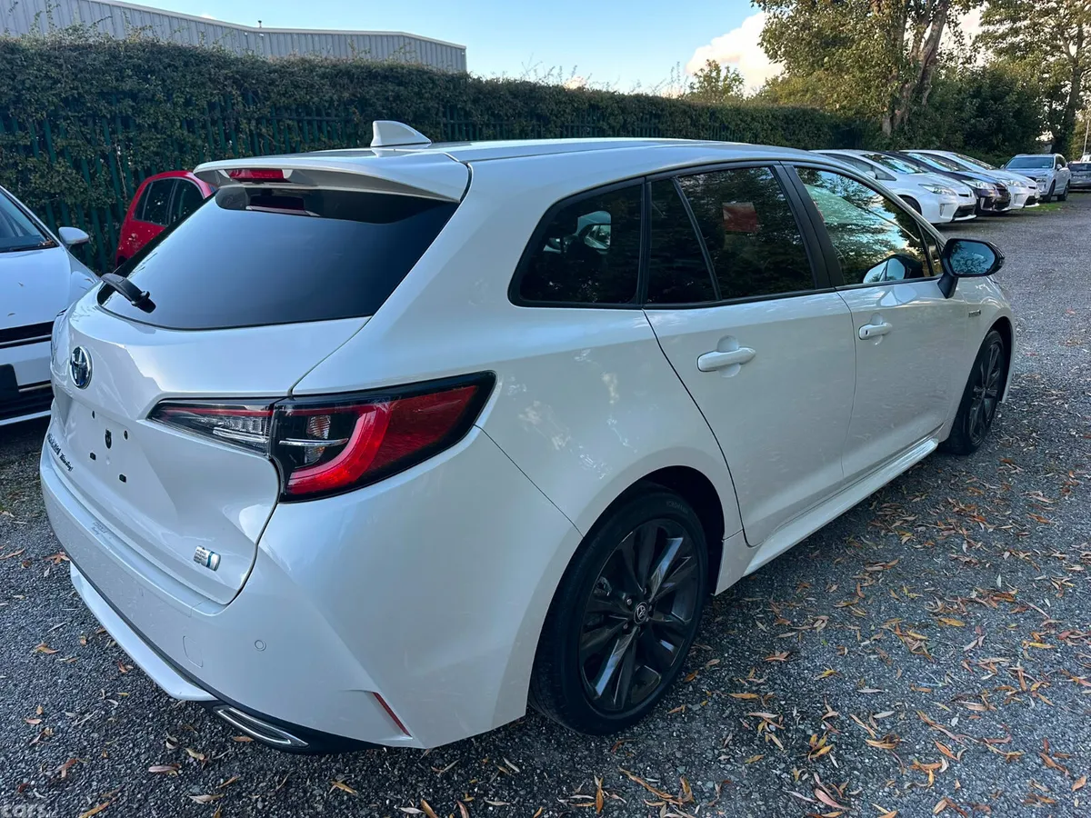 Toyota Corolla Estate, Petrol Hybrid, 2020, White