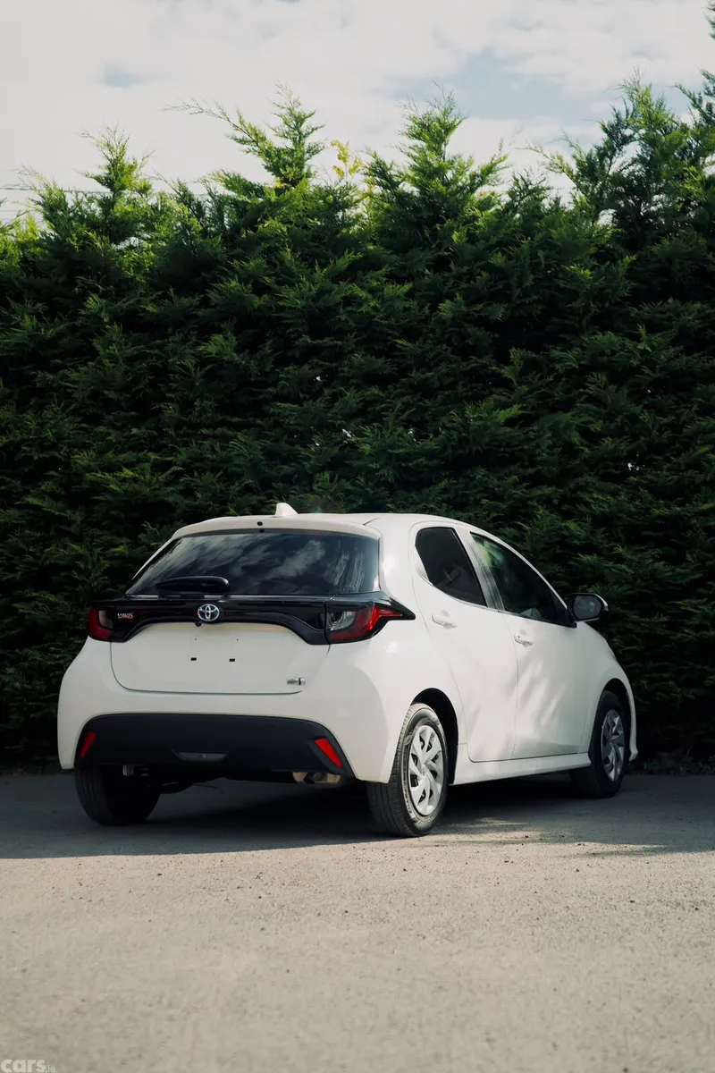 Toyota Yaris Hatchback, Petrol Hybrid, 2023, White