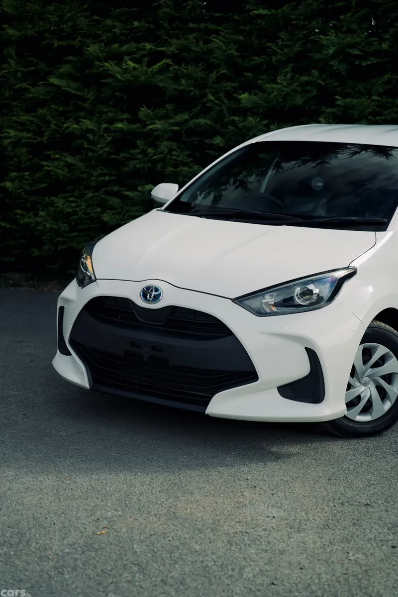 Toyota Yaris Hatchback, Petrol Hybrid, 2023, White