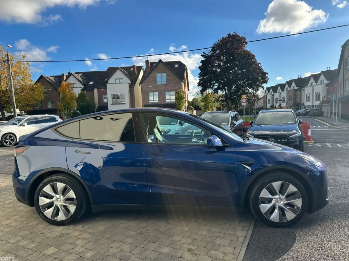 Tesla Model Y MPV, Electric, 2023, Blue