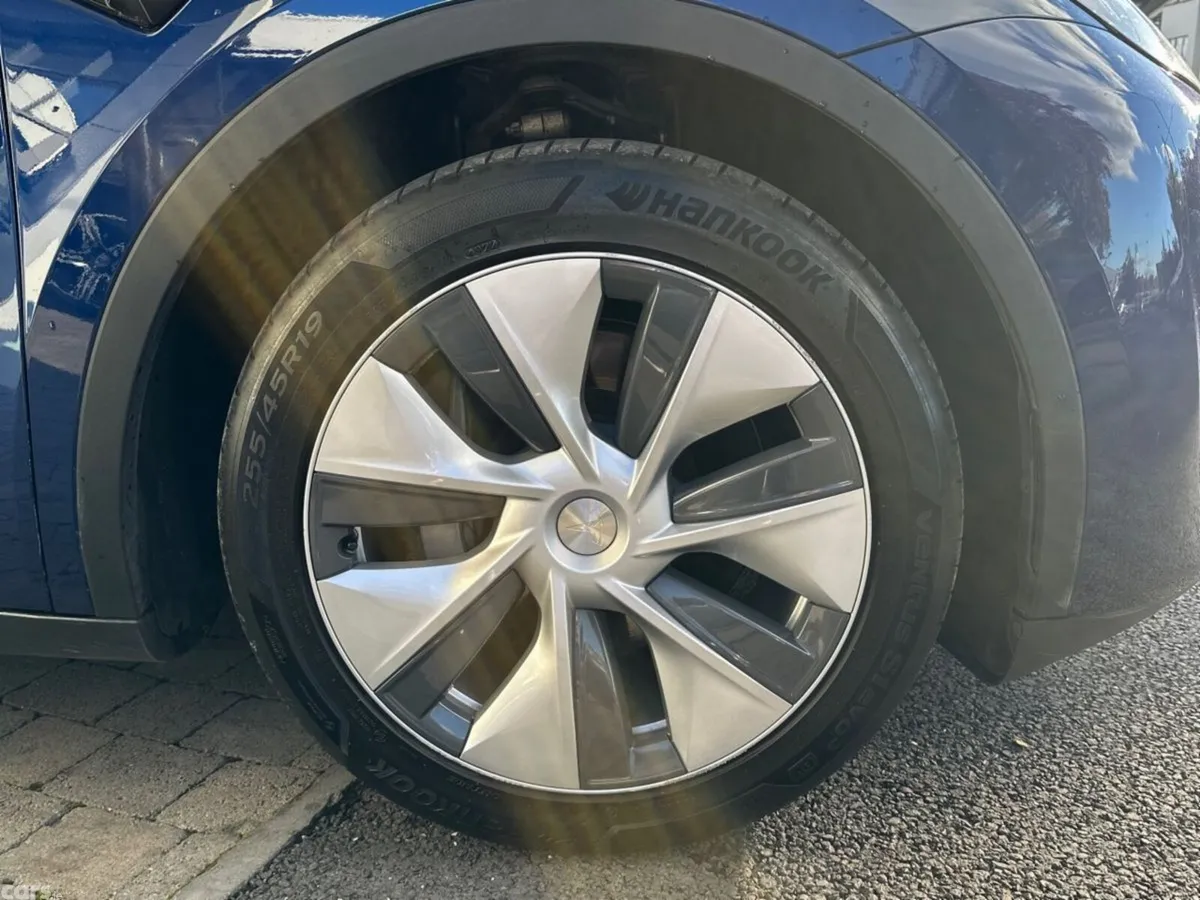 Tesla Model Y MPV, Electric, 2023, Blue