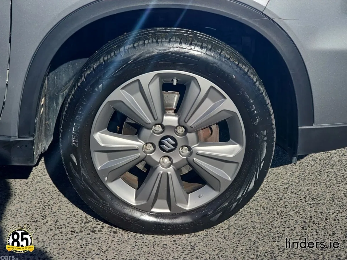 Suzuki Vitara SUV, Petrol Hybrid, 2023, Grey