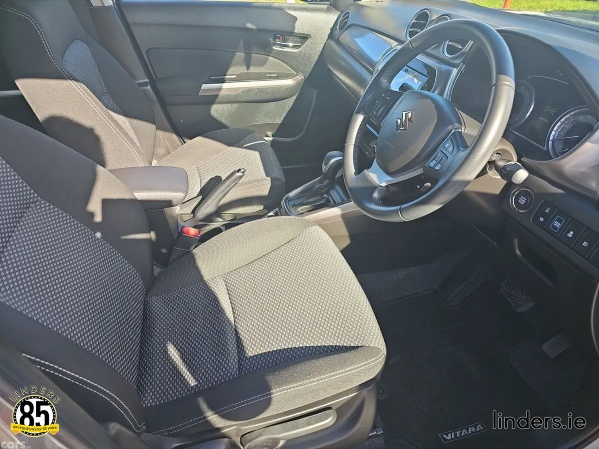 Suzuki Vitara SUV, Petrol Hybrid, 2023, Grey