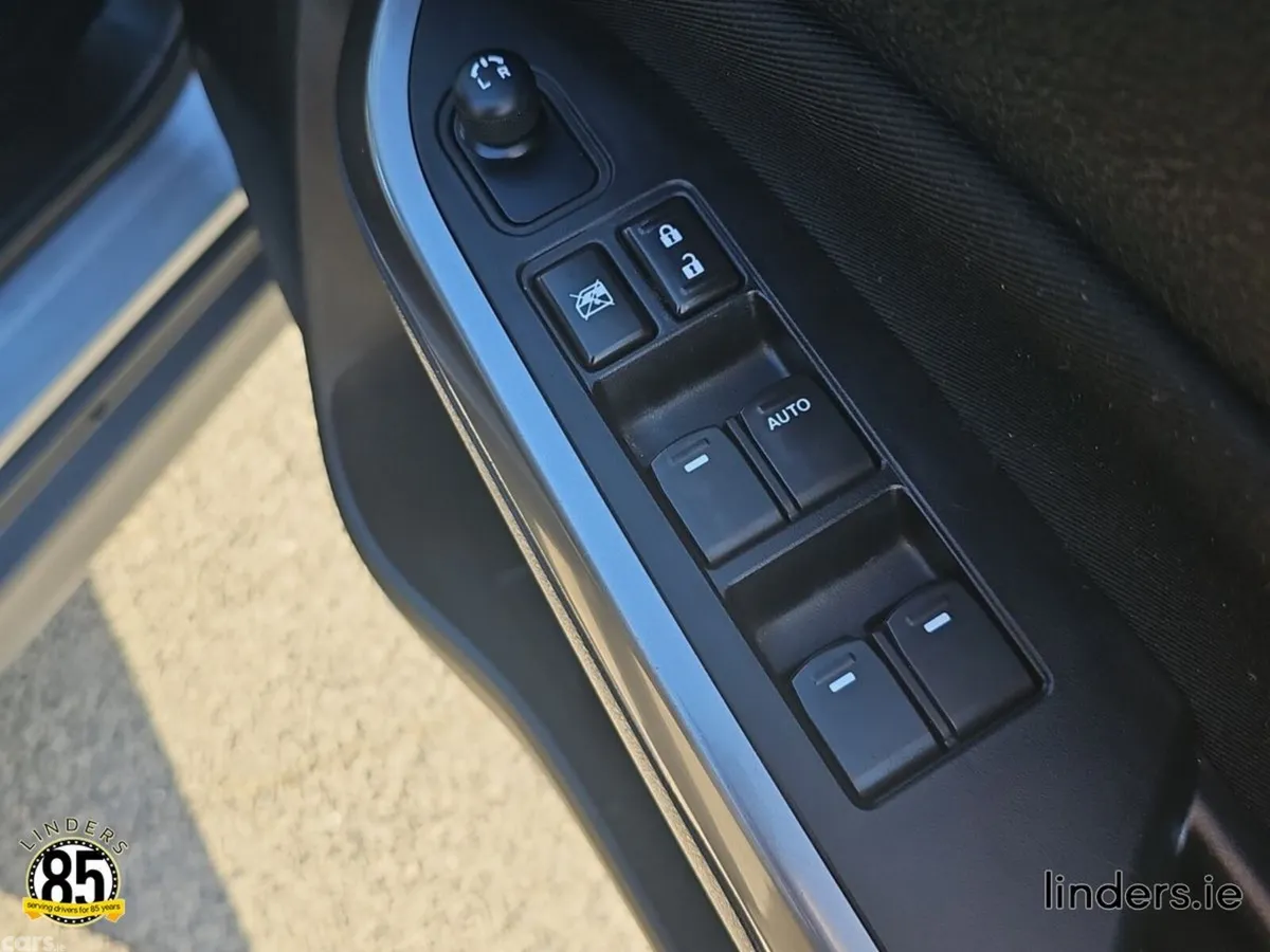 Suzuki Vitara SUV, Petrol Hybrid, 2023, Grey