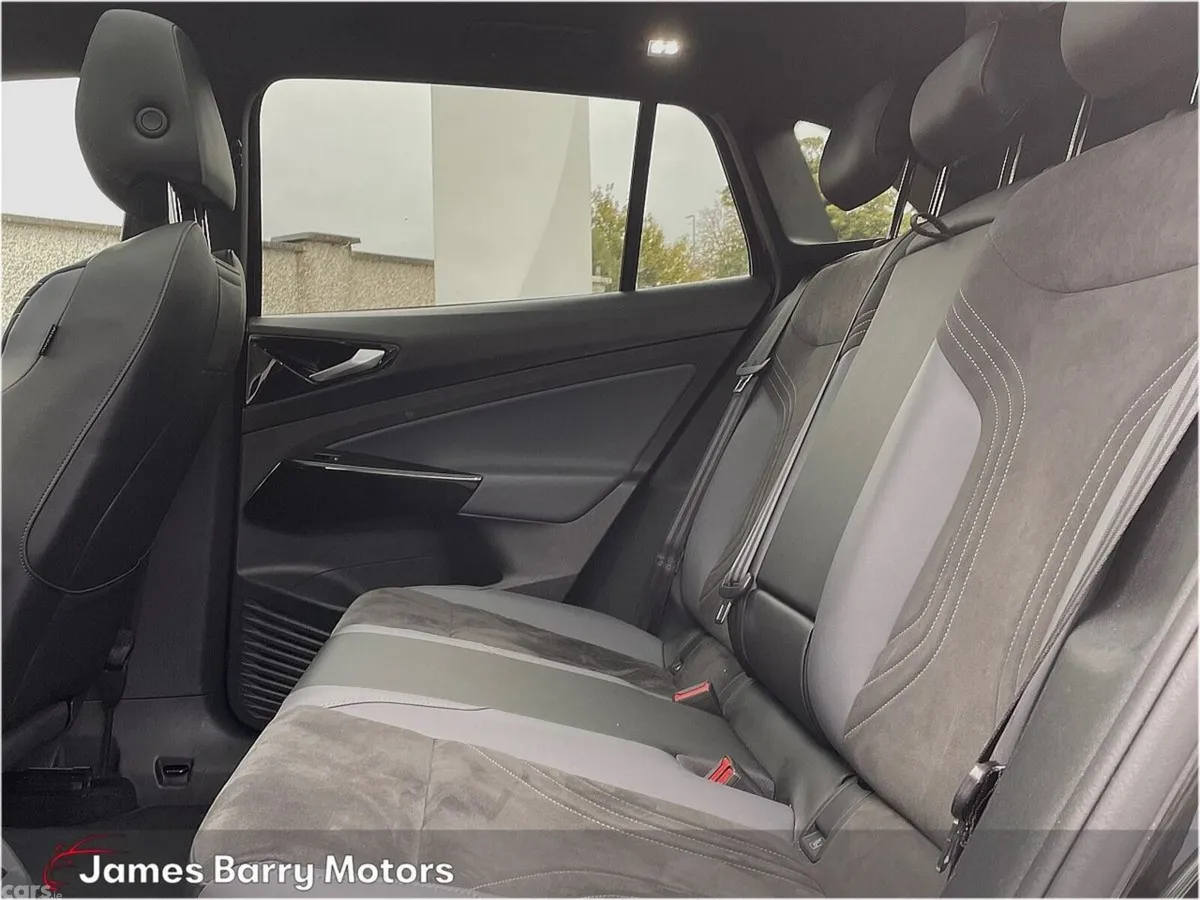 Volkswagen ID.4 SUV, Electric, 2023, Black