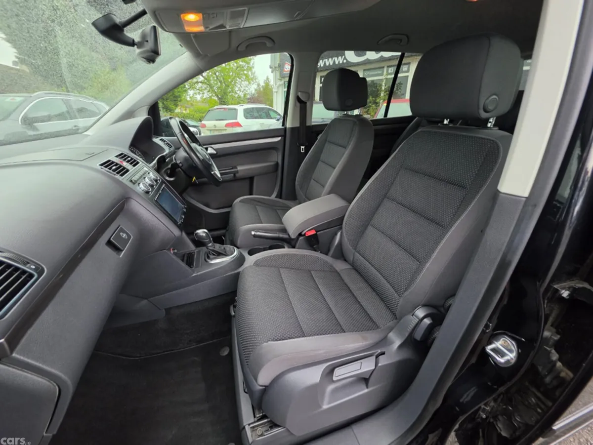 Volkswagen Touran MPV, Petrol, 2015, Black
