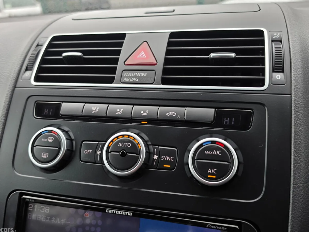 Volkswagen Touran MPV, Petrol, 2015, Black