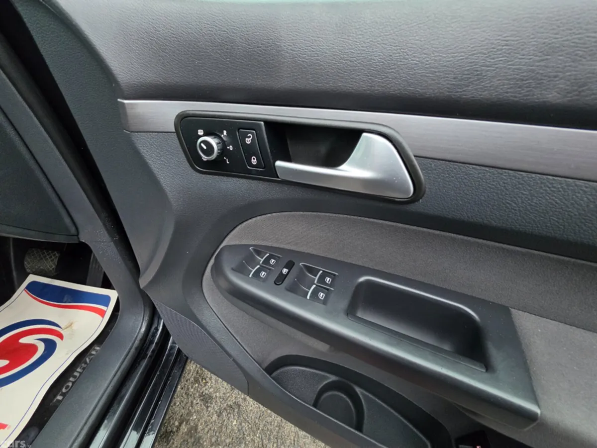 Volkswagen Touran MPV, Petrol, 2015, Black