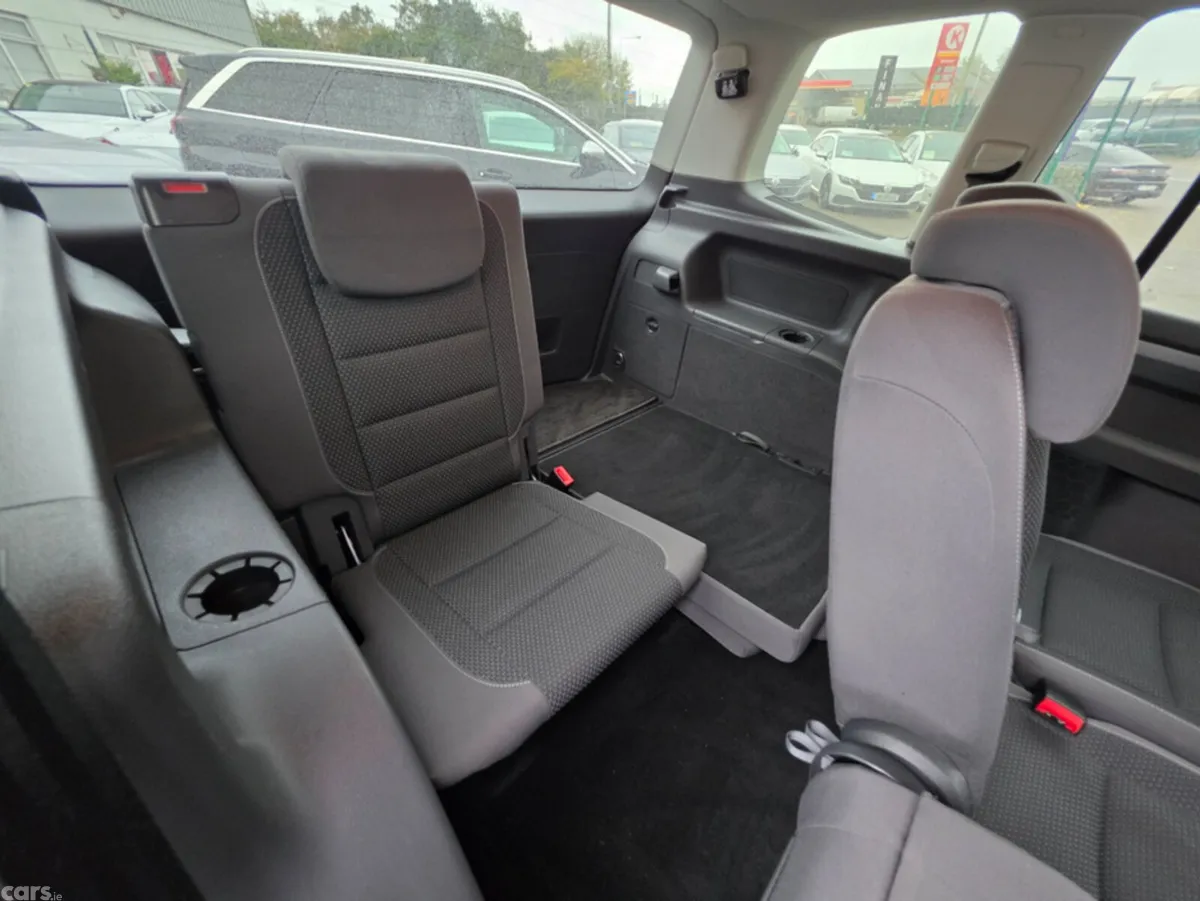Volkswagen Touran MPV, Petrol, 2015, Black