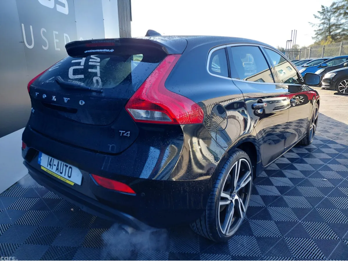 Volvo V40 Hatchback, Petrol, 2014, Black