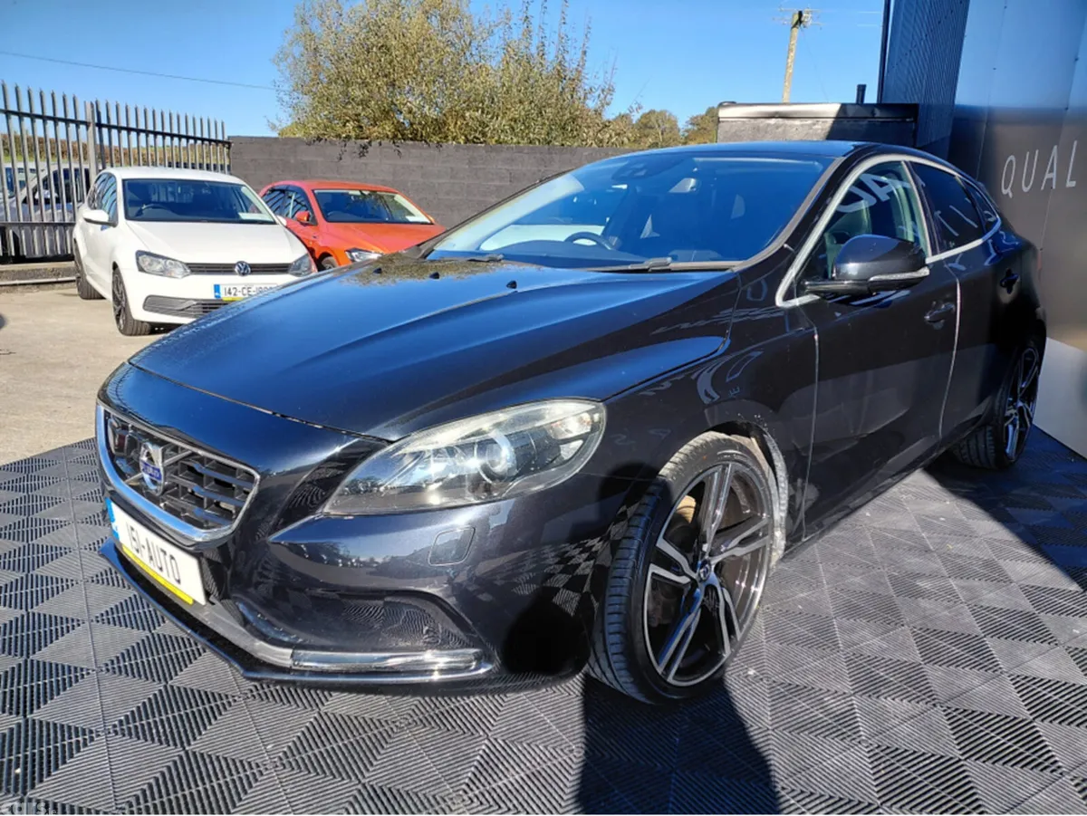 Volvo V40 Hatchback, Petrol, 2015, Black