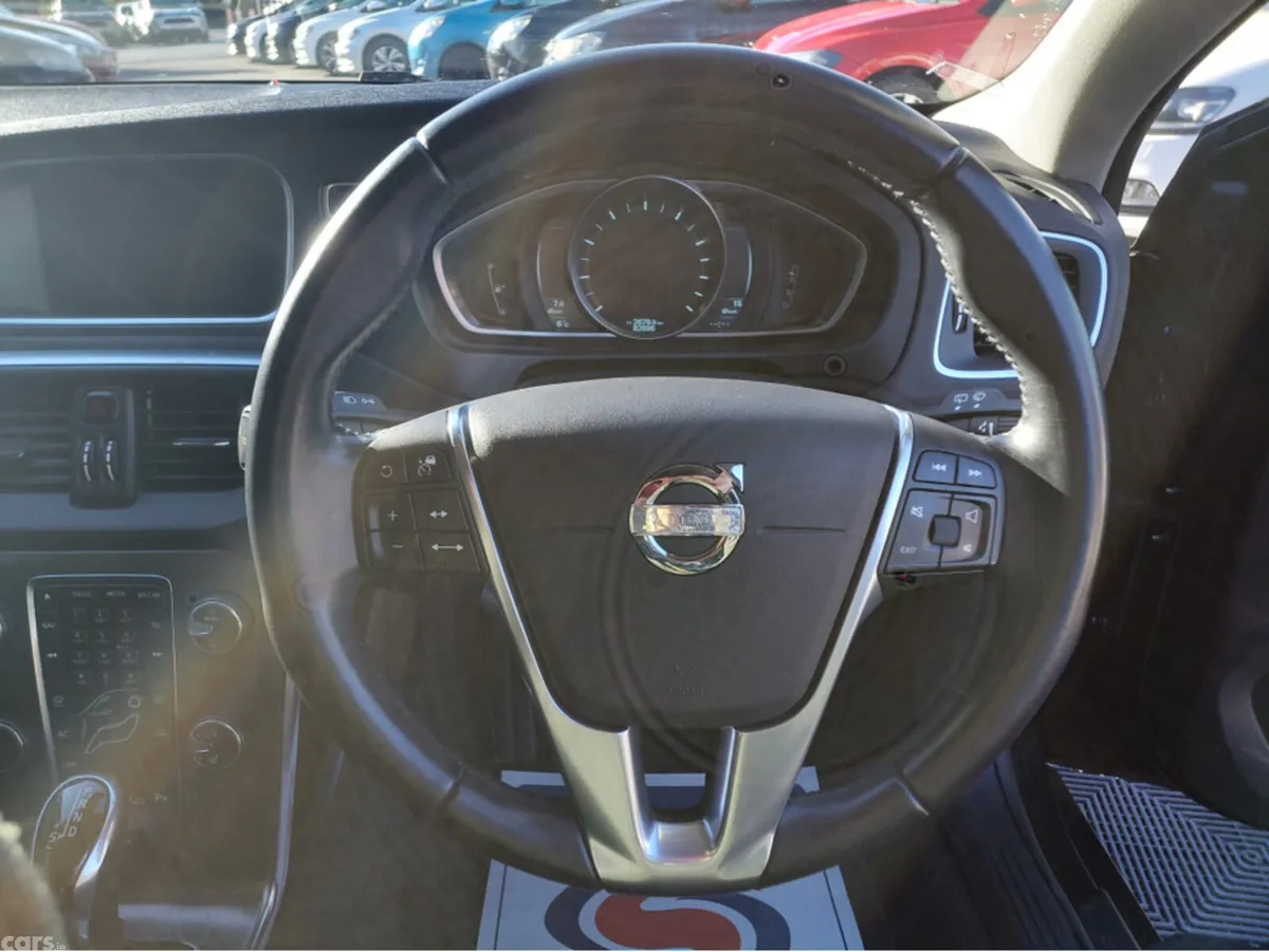 Volvo V40 Hatchback, Petrol, 2014, Black
