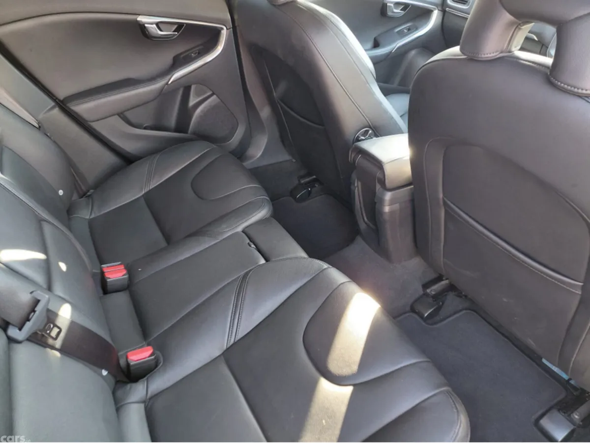 Volvo V40 Hatchback, Petrol, 2015, Black