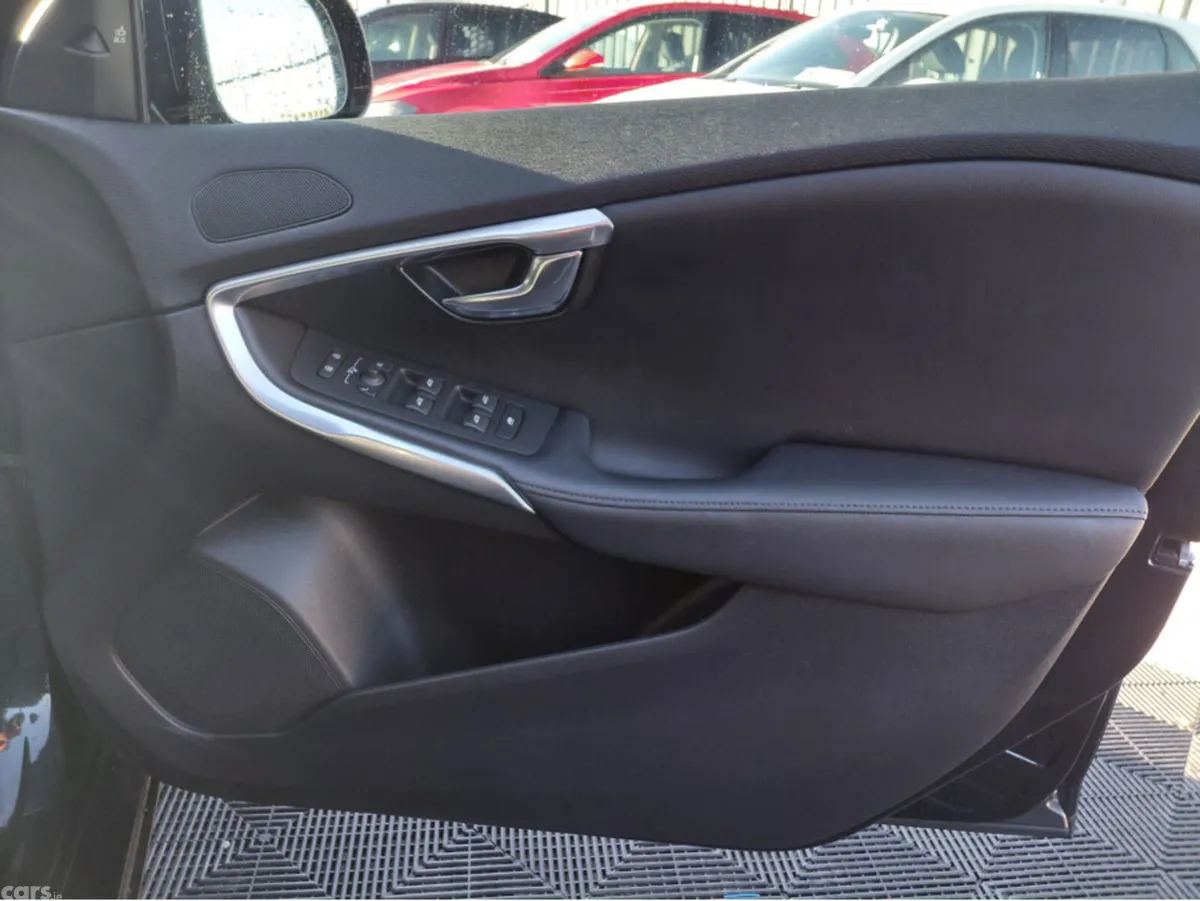 Volvo V40 Hatchback, Petrol, 2014, Black