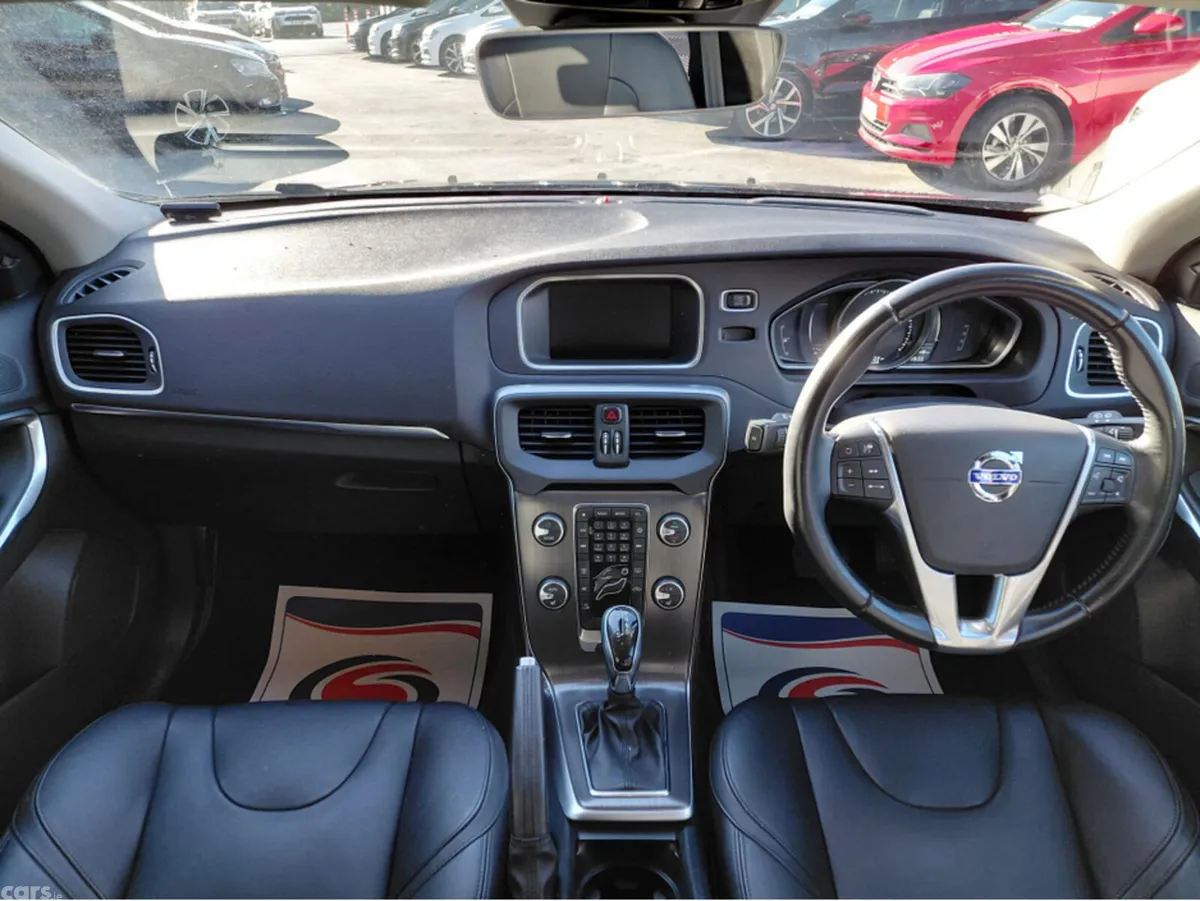 Volvo V40 Hatchback, Petrol, 2015, Black