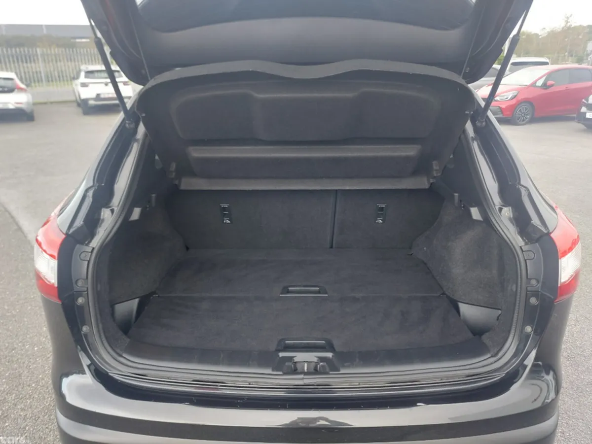 Nissan Qashqai MPV, Diesel, 2017, Black