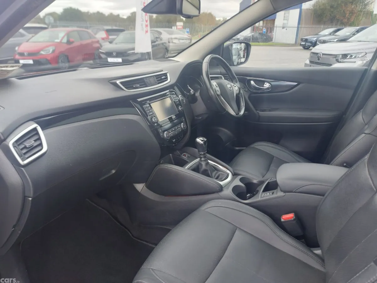 Nissan Qashqai MPV, Diesel, 2017, Black