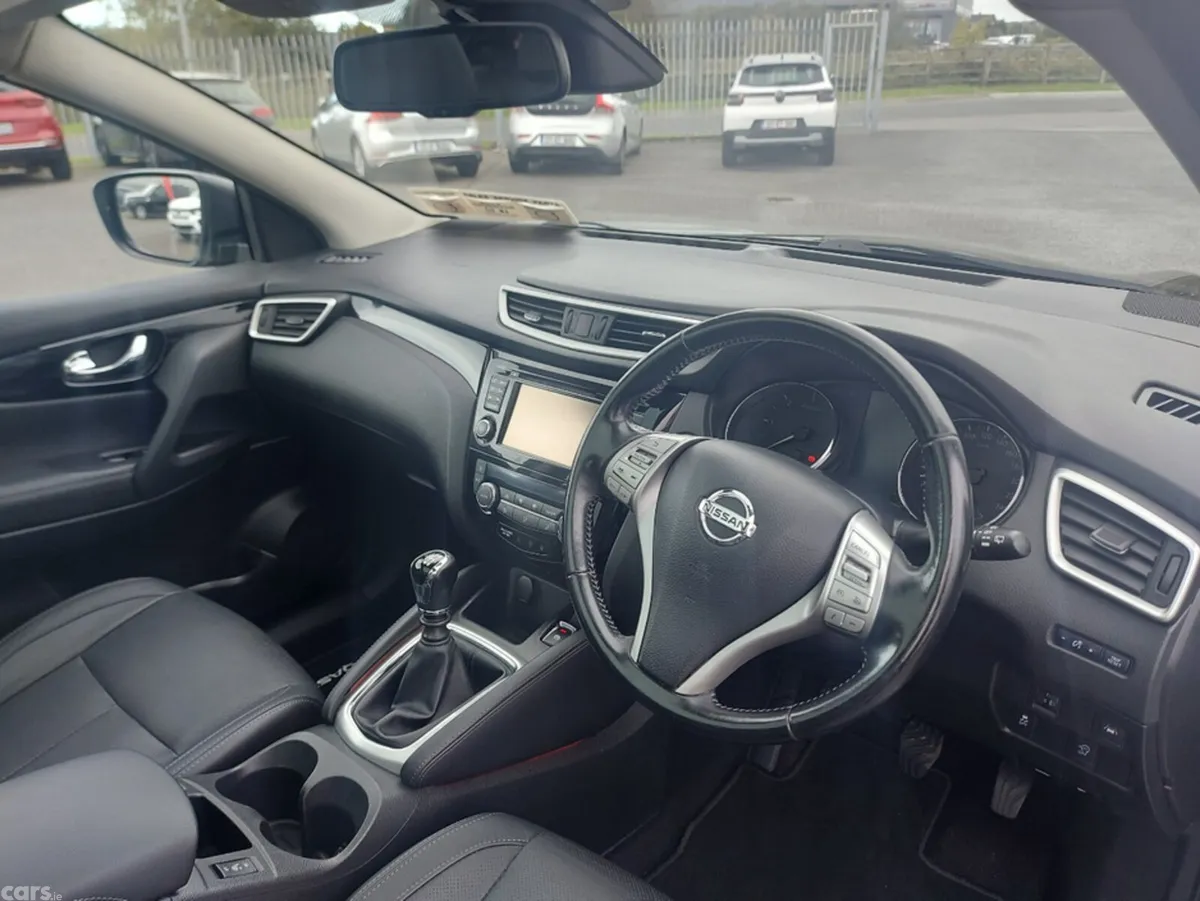 Nissan Qashqai MPV, Diesel, 2017, Black